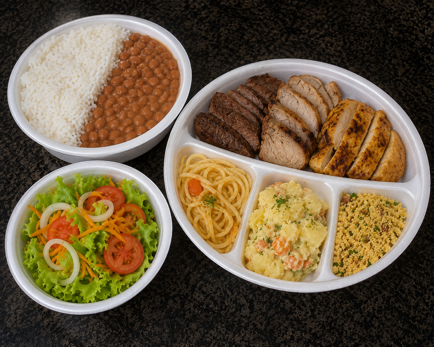Marmitex Família do Galettu's: arroz, feijão, 3 guarnições, 3 tipos de carne e salada